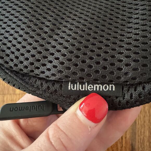 Lululemon Everywhere Belt Bag Black Knit Mesh 1L Fanny Pack Crossbody Purse NWT - Picture 10 of 15